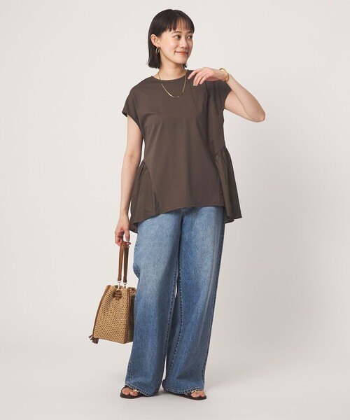 green label relaxing(グリーンレーベルリラクシング)の「エアリー ボリューム カットソー 接触冷感(Tシャツ/カットソー・レディース・オフホワイト/ブラック/ダークブラウン・FREE)」の6枚目の写真