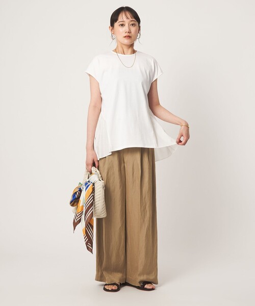 green label relaxing(グリーンレーベルリラクシング)の「エアリー ボリューム カットソー 接触冷感(Tシャツ/カットソー・レディース・オフホワイト/ブラック/ダークブラウン・FREE)」の11枚目の写真