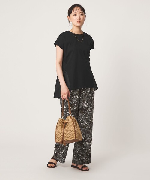 green label relaxing(グリーンレーベルリラクシング)の「エアリー ボリューム カットソー 接触冷感(Tシャツ/カットソー・レディース・オフホワイト/ブラック/ダークブラウン・FREE)」の16枚目の写真