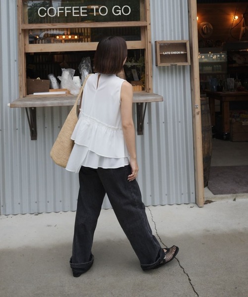 A part by（アパートバイ）の「【インフルエンサーyuiさんコラボ】YUランダムペプラムノースリーブ（シャツ/ブラウス・レディース・オフホワイト/ブラック/ライトイエロー・FREE）」の5枚目の写真