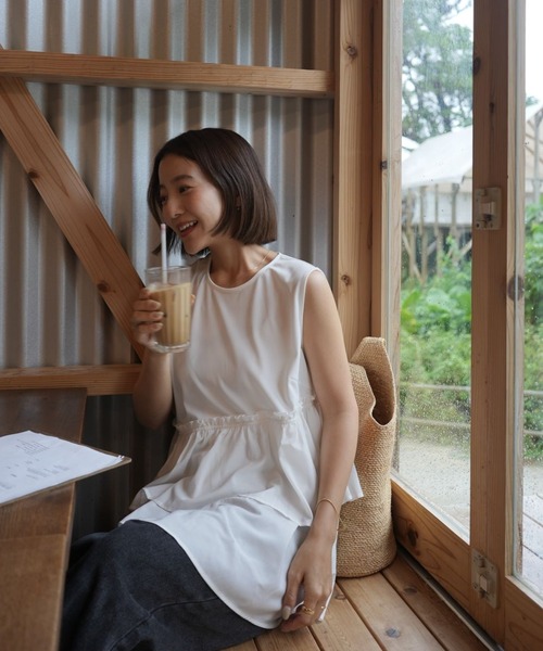 A part by（アパートバイ）の「【インフルエンサーyuiさんコラボ】YUランダムペプラムノースリーブ（シャツ/ブラウス・レディース・オフホワイト/ブラック/ライトイエロー・FREE）」の7枚目の写真