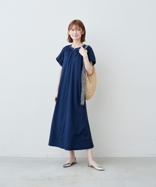 IEDIT（イディット）の「ＩＥＤＩＴ　抗菌防臭・接触冷感・ＵＶカット　落ち感かのこカットソー素材が上品なわきシェードワンピース（ワンピース・レディース・ブラック/ネイビー/ベージュ・LL/3L/M/L/SP/MP/4L）」の3枚目の写真