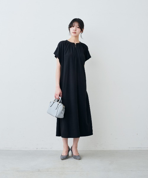 IEDIT（イディット）の「ＩＥＤＩＴ　抗菌防臭・接触冷感・ＵＶカット　落ち感かのこカットソー素材が上品なわきシェードワンピース（ワンピース・レディース・ブラック/ネイビー/ベージュ・LL/3L/M/L/SP/MP/4L）」の6枚目の写真