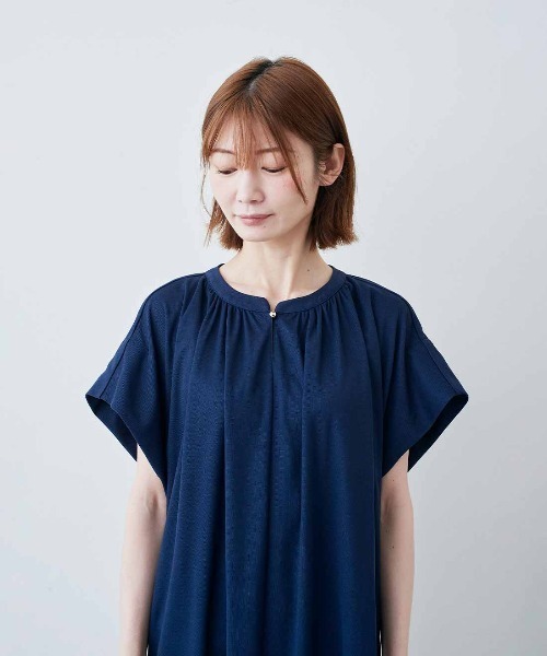 IEDIT（イディット）の「ＩＥＤＩＴ　抗菌防臭・接触冷感・ＵＶカット　落ち感かのこカットソー素材が上品なわきシェードワンピース（ワンピース・レディース・ブラック/ネイビー/ベージュ・LL/3L/M/L/SP/MP/4L）」の7枚目の写真