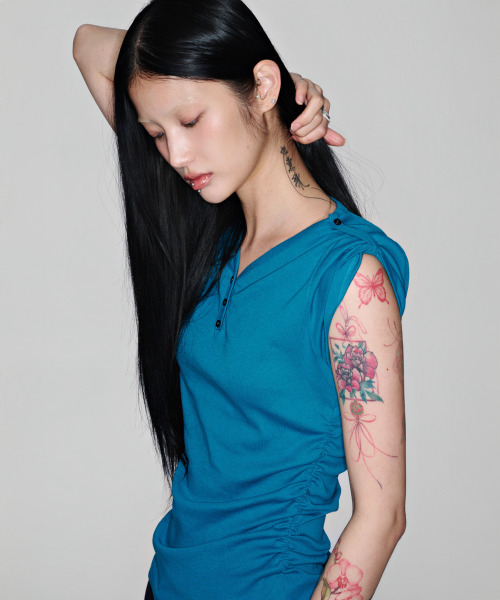 SOHUL(ソフル)の「ショルダータブT(アクア)(Tシャツ/カットソー・レディース・その他・FREE)」の2枚目の写真