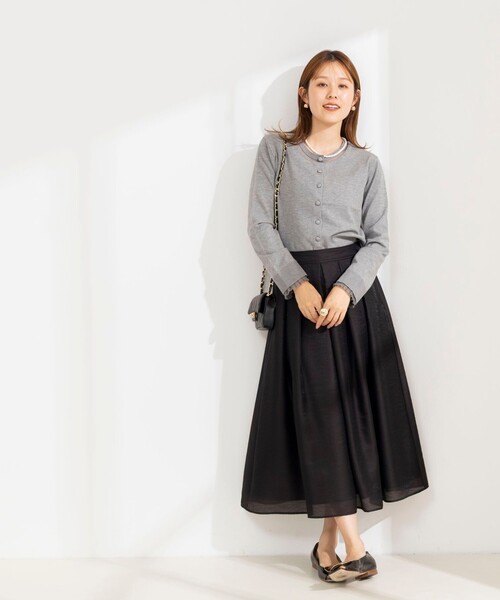 NOLLEY’S(ノーリーズ)の「《手洗い可能》シアーフリルくるみ釦クルーネックカーディガン(カーディガン/ボレロ・レディース・レッド/サックスブルー/チャコールグレー/ブラック・38)」の9枚目の写真