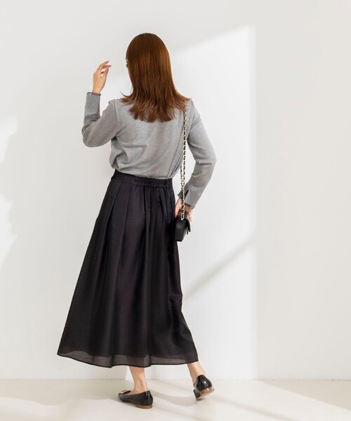 NOLLEY’S(ノーリーズ)の「《手洗い可能》シアーフリルくるみ釦クルーネックカーディガン(カーディガン/ボレロ・レディース・レッド/サックスブルー/チャコールグレー/ブラック・38)」の10枚目の写真