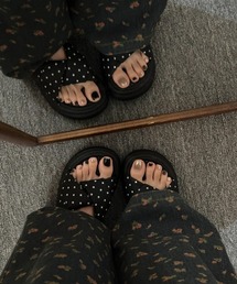 厚底コンフォートサンダル ドット柄 美脚