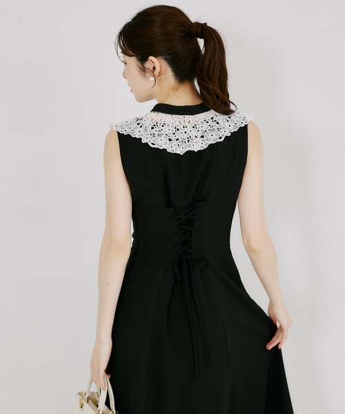 tocco closet(トッコ クローゼット)の「リボン付きフラワーレース装飾パール釦バックレースアップワンピース(ワンピース・レディース・ネイビー/ブラック・M)」の12枚目の写真