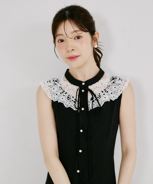 tocco closet(トッコ クローゼット)の「リボン付きフラワーレース装飾パール釦バックレースアップワンピース(ワンピース・レディース・ネイビー/ブラック・M)」の10枚目の写真