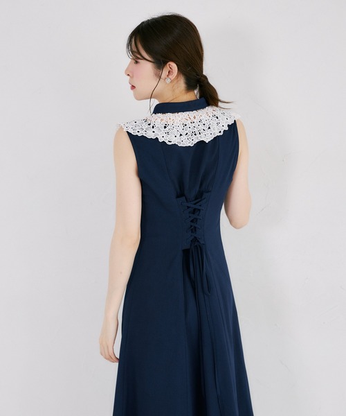 tocco closet(トッコ クローゼット)の「リボン付きフラワーレース装飾パール釦バックレースアップワンピース(ワンピース・レディース・ネイビー/ブラック・M)」の22枚目の写真