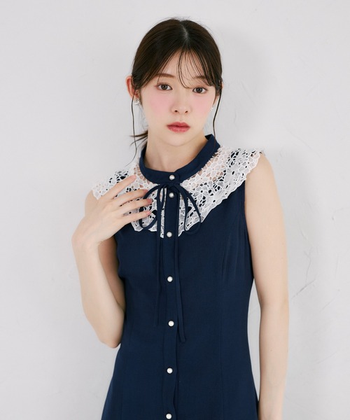 tocco closet(トッコ クローゼット)の「リボン付きフラワーレース装飾パール釦バックレースアップワンピース(ワンピース・レディース・ネイビー/ブラック・M)」の20枚目の写真