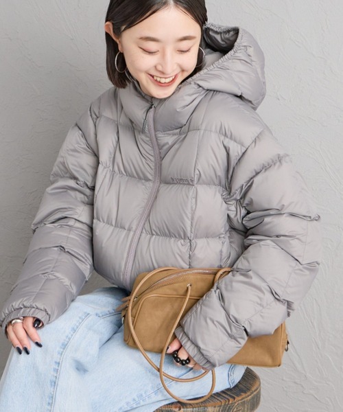 MARMOT（マーモット）の「【WEB先行予約】[Marmot/マーモット] 別注 フード付き ライトダウンジャケット（ダウンジャケット/コート・レディース・オレンジ/ブルー/ブラック/グレー・S/M/L）」の2枚目の写真