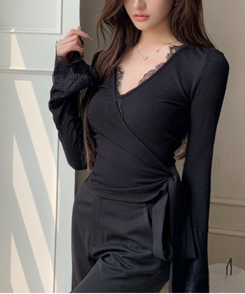 LUCPY(ラクピー)の「レーストリムカシュクールリボントップス(その他トップス・レディース・ブラック・SMALL/MEDIUM/LARGE)」の4枚目の写真