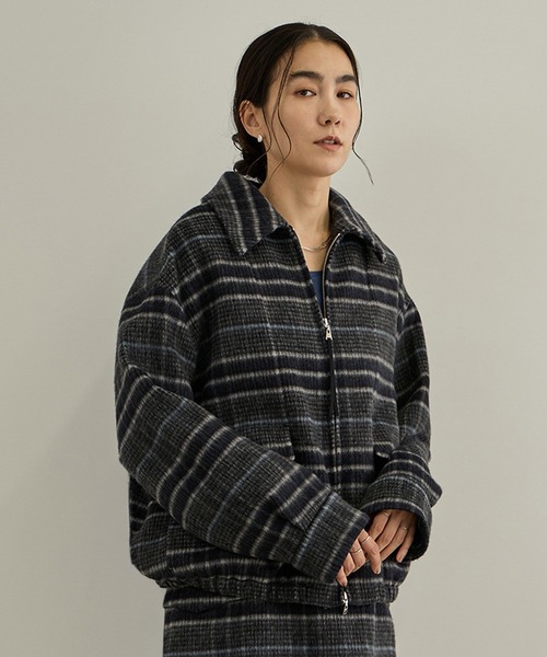 SALON adam et rope'(サロン アダム エ ロペ)の「MILIORアルパカシャギーチェックスタンドカラー ダブルジップブルゾン / セットアップ対応(ブルゾン・レディース・キャメル/チャコールグレー・FREE)」の1枚目の写真