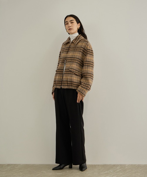 SALON adam et rope'(サロン アダム エ ロペ)の「MILIORアルパカシャギーチェックスタンドカラー ダブルジップブルゾン / セットアップ対応(ブルゾン・レディース・キャメル/チャコールグレー・FREE)」の4枚目の写真
