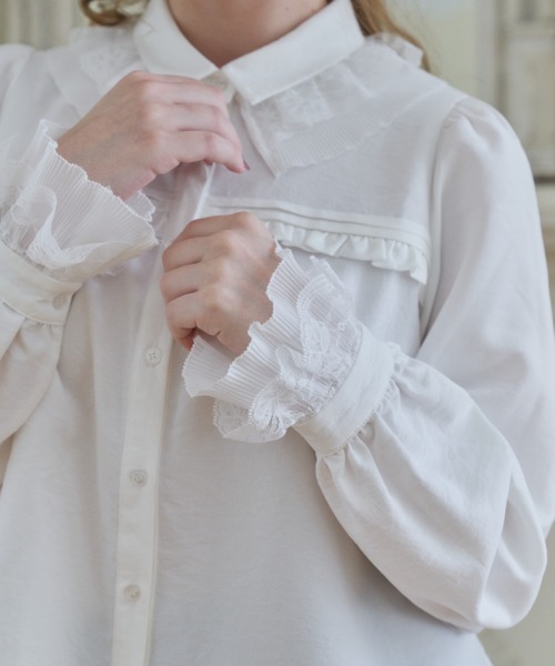 idem(イデム)の「pleats frill classical blouse / プリーツフリルブラウス(シャツ/ブラウス・レディース・ブラック/ホワイト・FREE)」の3枚目の写真
