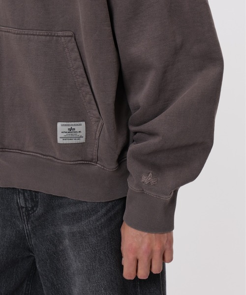 Alpha Industries（アルファインダストリーズ）の「Alpha Industries/アルファ インダストリーズ/ESSENTIAL HOODIE RELAXED FIT SWEATSHIRT 【FREIGHT】/エッセンシャル フーディ リラックスフィット スウェットシャツ（パーカー・メンズ・ブラウン・L/M）」の4枚目の写真