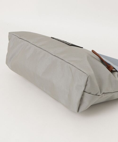 GREGORY（グレゴリー）の「エンベロップショルダー ENVELOPE SHOULDER ライトグレーXブルーグレー（ショルダーバッグ・メンズ・グレー系・-）」の2枚目の写真
