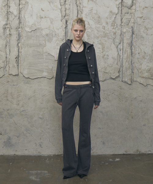 VOONT(ブント)の「Napoleon Waist Slim Bootcut Pants (CHARCOAL)(その他パンツ・レディース・チャコールグレー・OS)」の4枚目の写真