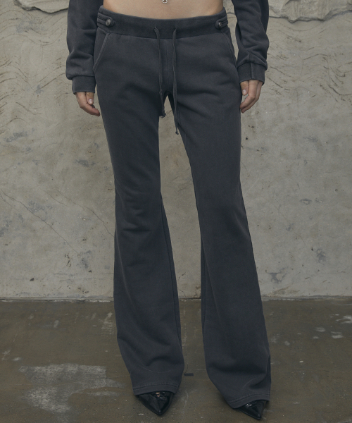 VOONT(ブント)の「Napoleon Waist Slim Bootcut Pants (CHARCOAL)(その他パンツ・レディース・チャコールグレー・OS)」の8枚目の写真