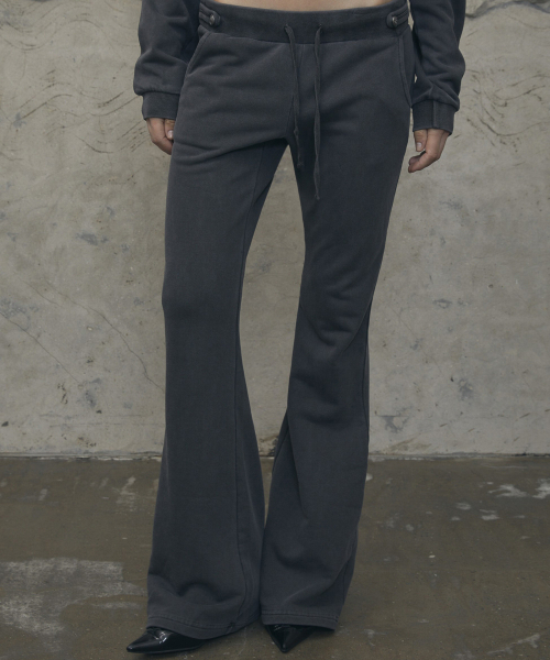VOONT(ブント)の「Napoleon Waist Slim Bootcut Pants (CHARCOAL)(その他パンツ・レディース・チャコールグレー・OS)」の10枚目の写真