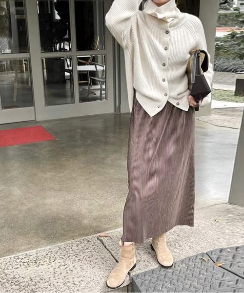 JOHNNY WOLF(ジョニーウルフ)の「NIKA 畔編み ルーズ ハイネック クロップド カーディガン(カーディガン/ボレロ・レディース・ブラック/オフホワイト/ベージュ・FREE)」の16枚目の写真