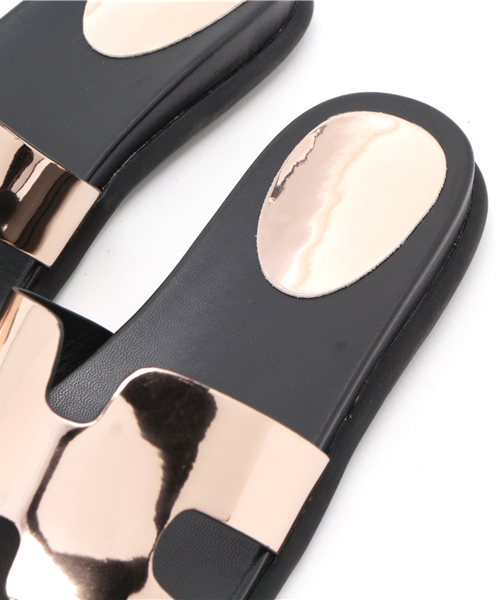 PLAIN CLOTHING(プレーンクロージング)の「シャイニーベルトフラットサンダル(サンダル・レディース・シルバー/ブラック/ブロンズ・38/37/36/35/39)」の9枚目の写真