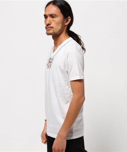 VENCEEXCHANGE（ヴァンスエクスチェンジ）の「ネックレスプリント半袖T（Tシャツ/カットソー・メンズ・オフホワイト/ダークグリーン/ブラック・LARGE/MEDIUM/SMALL）」の4枚目の写真