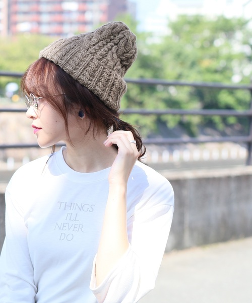 reca（レカ）の「ケーブル編みニット帽（ニットキャップ/ビーニー・レディース・ネイビー/ブラウン/レッド系その他/ボルドー/ブラック系その他/ブラック/ブラウン系その他2/レッド系その他2/レッド系その他3/ブルー系その他2/ブラック系その他3/ブラック系その他2・FREE）」の6枚目の写真