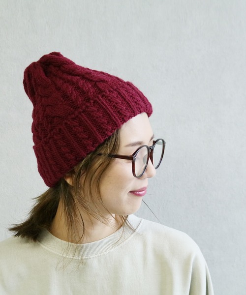 reca（レカ）の「ケーブル編みニット帽（ニットキャップ/ビーニー・レディース・ネイビー/ブラウン/レッド系その他/ボルドー/ブラック系その他/ブラック/ブラウン系その他2/レッド系その他2/レッド系その他3/ブルー系その他2/ブラック系その他3/ブラック系その他2・FREE）」の10枚目の写真