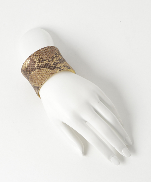 a.v.max（エーヴィーマックス）の「【A.V.max】WOMENS バングル -2729- （バングル/リストバンド・レディース・ゴールド・FREE）」の3枚目の写真