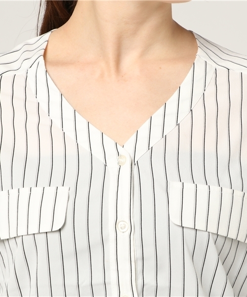 Honeys（ハニーズ）の「Ｖネックブラウス（シャツ/ブラウス・レディース・ブラック/ホワイト系その他/オフホワイト/ホワイト系その他2/ベージュ・L/M）」の11枚目の写真