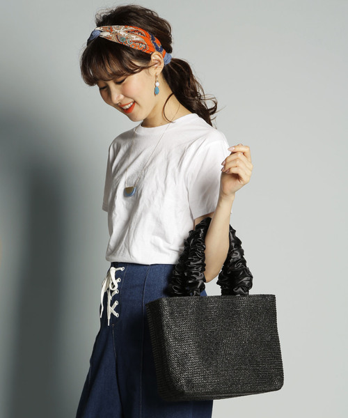 PLAIN CLOTHING（プレーンクロージング）の「サテンハンドルスクエアかごバッグ【PLAIN CLOTHING】（かごバッグ・レディース・ホワイト×ブラック/ブラック×レッド/ホワイト×ゴールド/ホワイト×レッド/ブラック×ゴールド/ホワイト系その他/ホワイト×ネイビー/ブラック×ブラック/ブラック×ピンク/ホワイト×ピンク/ブラック系その他/ブラック×ブルー・FREE）」の8枚目の写真