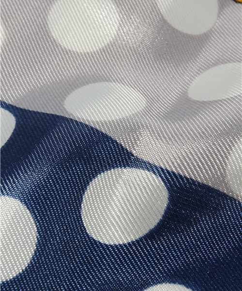 Another Edition（アナザーエディション）の「AE DOT Frame SCF（バンダナ/スカーフ・レディース・ホワイト/ネイビー・フリー）」の4枚目の写真