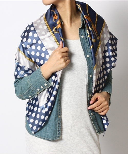 Another Edition（アナザーエディション）の「AE DOT Frame SCF（バンダナ/スカーフ・レディース・ホワイト/ネイビー・フリー）」の5枚目の写真