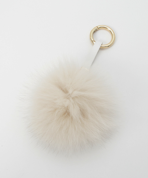 Rewde（ルゥデ）の「ふわ可愛いFOXぽんぽんチャーム(7R18-08077)（その他小物・レディース・グレー/ブラウン/ピンク/キナリ/カーキ・FREE）」の2枚目の写真