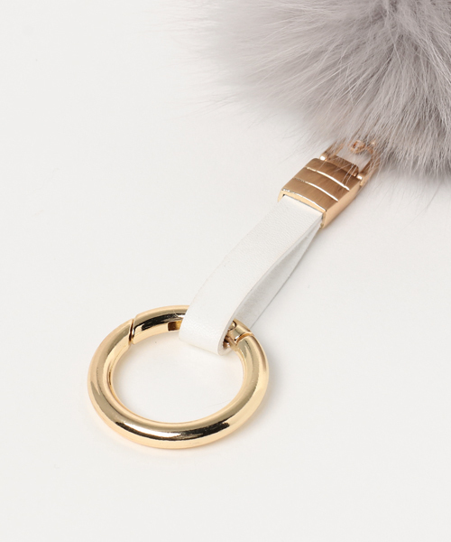 Rewde（ルゥデ）の「ふわ可愛いFOXぽんぽんチャーム(7R18-08077)（その他小物・レディース・グレー/ブラウン/ピンク/キナリ/カーキ・FREE）」の6枚目の写真