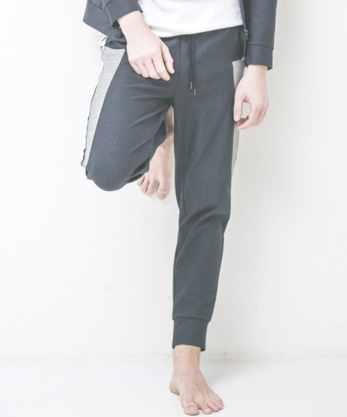 5351 POUR LES HOMMES(ゴーサンゴーイチプールオム)の「ハイテンション裏毛パンツ(その他パンツ・メンズ・ブルー/ブラック/ホワイト×ブラック・44/46/48)」の2枚目の写真