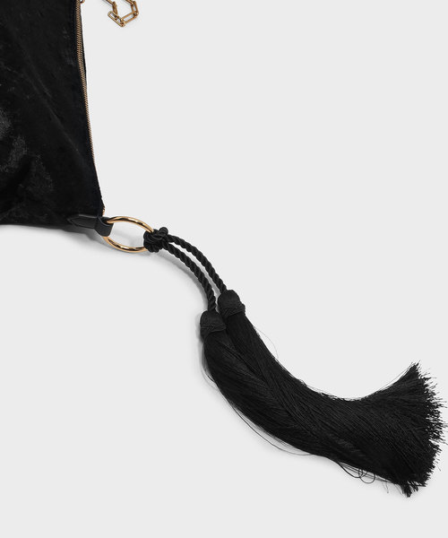 CHARLES & KEITH（チャールズ & キース）の「タッセルディテールクラッチ / TASSEL DETAIL CLUTCH（クラッチバッグ・レディース・ブラック/ピンク・M）」の5枚目の写真