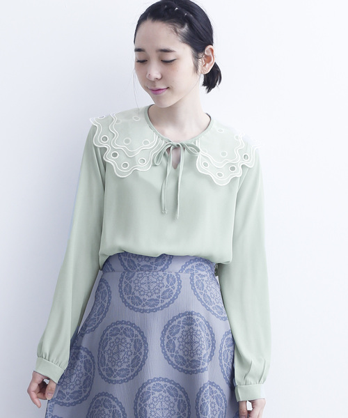 merlot plus(メルロープリュス)の「パンチングオーガンジー襟付きブラウス6490(シャツ/ブラウス・レディース・ミント/ブラック/アイボリー・FREE)」の1枚目の写真