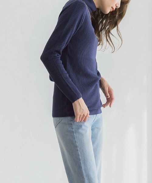 Pierrot（ピエロ）の「タートルネックカシミアタッチリブニット（ニット/セーター・レディース・オフホワイト/ブラック/グレー/カーキ/ネイビー/ブルー系その他/イエロー系その他/レッド/オレンジ系その他/レンガ/ブルー系その他2/ライトベージュ/ピンク系その他/モカ/パープル・M/L）」の20枚目の写真