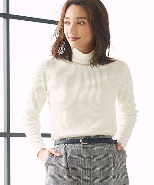 Pierrot（ピエロ）の「タートルネックカシミアタッチリブニット（ニット/セーター・レディース・オフホワイト/ブラック/グレー/カーキ/ネイビー/ブルー系その他/イエロー系その他/レッド/オレンジ系その他/レンガ/ブルー系その他2/ライトベージュ/ピンク系その他/モカ/パープル・M/L）」の22枚目の写真