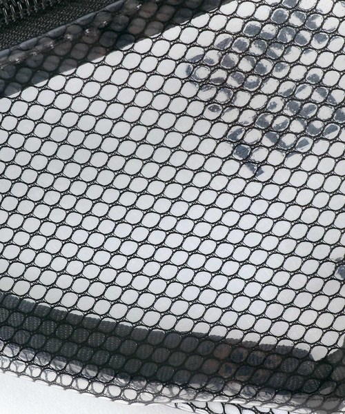 KiU（キウ）の「クリアメッシュボディバッグ（ボディバッグ/ウエストポーチ・レディース・オフホワイト・FREE）」の2枚目の写真