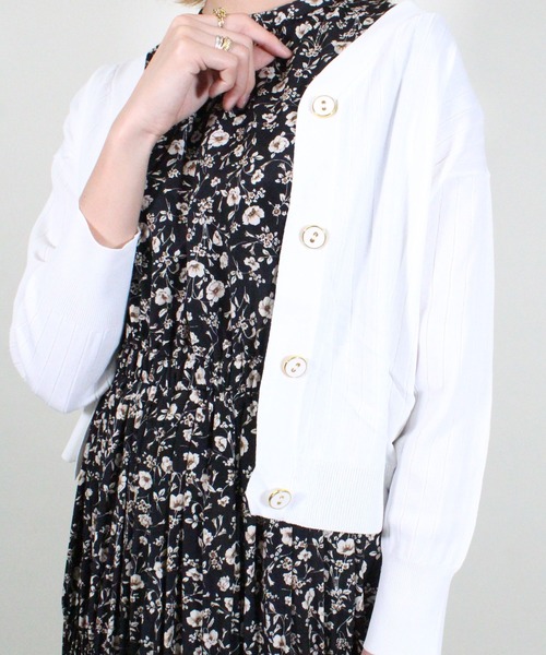 12Twelve Agenda（トゥエルブ　アジェンダ）の「Vネックリブショートカーディガン（カーディガン/ボレロ・レディース・オフホワイト/ネイビー/レッド/ブルー/ブラウン/マスタード・M）」の18枚目の写真