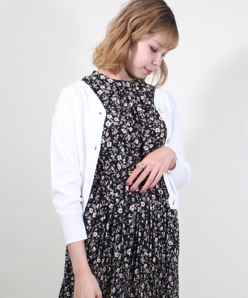 12Twelve Agenda（トゥエルブ　アジェンダ）の「Vネックリブショートカーディガン（カーディガン/ボレロ・レディース・オフホワイト/ネイビー/レッド/ブルー/ブラウン/マスタード・M）」の17枚目の写真