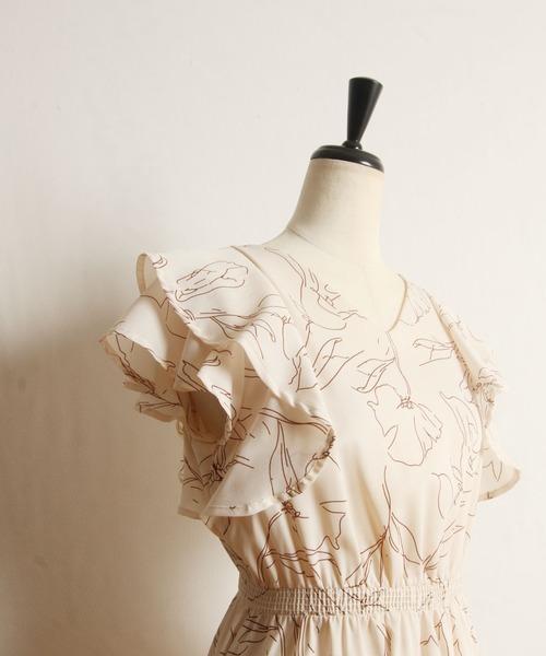 tocco closet(トッコ クローゼット)の「ラッフルフリルラインフラワーVネックワンピース(ワンピース・レディース・アイボリー/ネイビー/ブラック・M)」の9枚目の写真