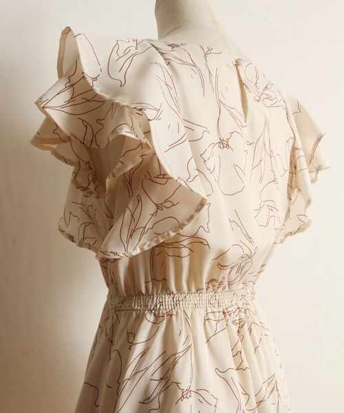 ラッフルフリルラインフラワーVネックワンピース（ワンピース