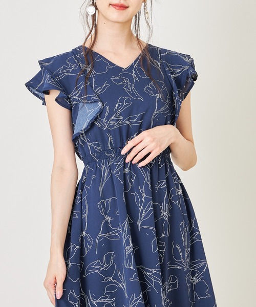 tocco closet(トッコ クローゼット)の「ラッフルフリルラインフラワーVネックワンピース(ワンピース・レディース・アイボリー/ネイビー/ブラック・M)」の21枚目の写真