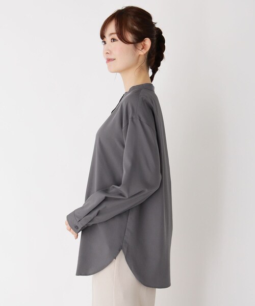 pink adobe(ピンクアドベ)の「◆【M-3L】バンドカラーシャツ(シャツ/ブラウス・レディース・チャコールグレー/ライトグレー/オフホワイト/ベビーピンク/ホワイト系8・44/40/38/42)」の7枚目の写真